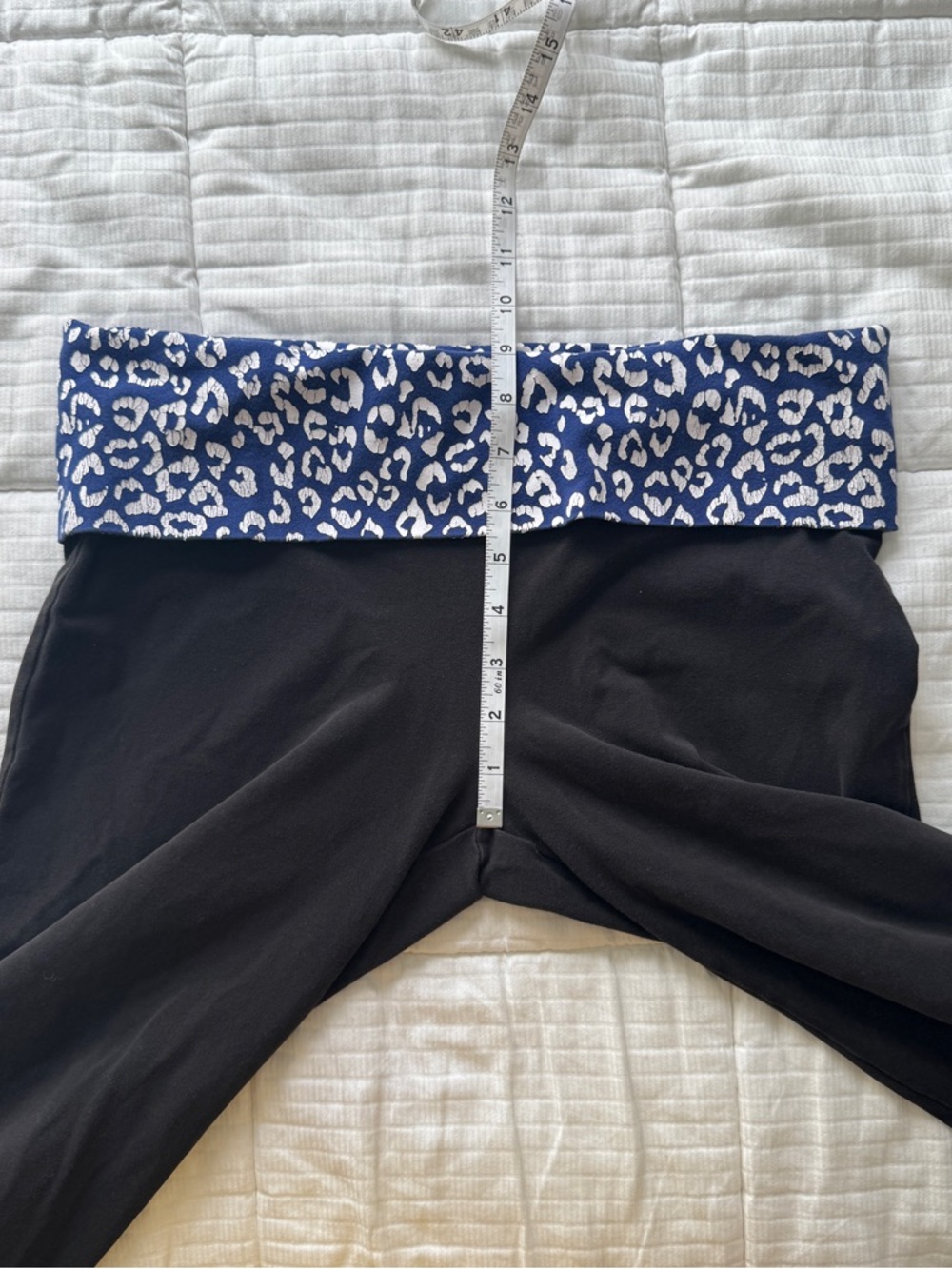 Rare y2k Victoria’s Secret PINK capri yoga pants, leopard print detail, size L - Picture 6 of 7